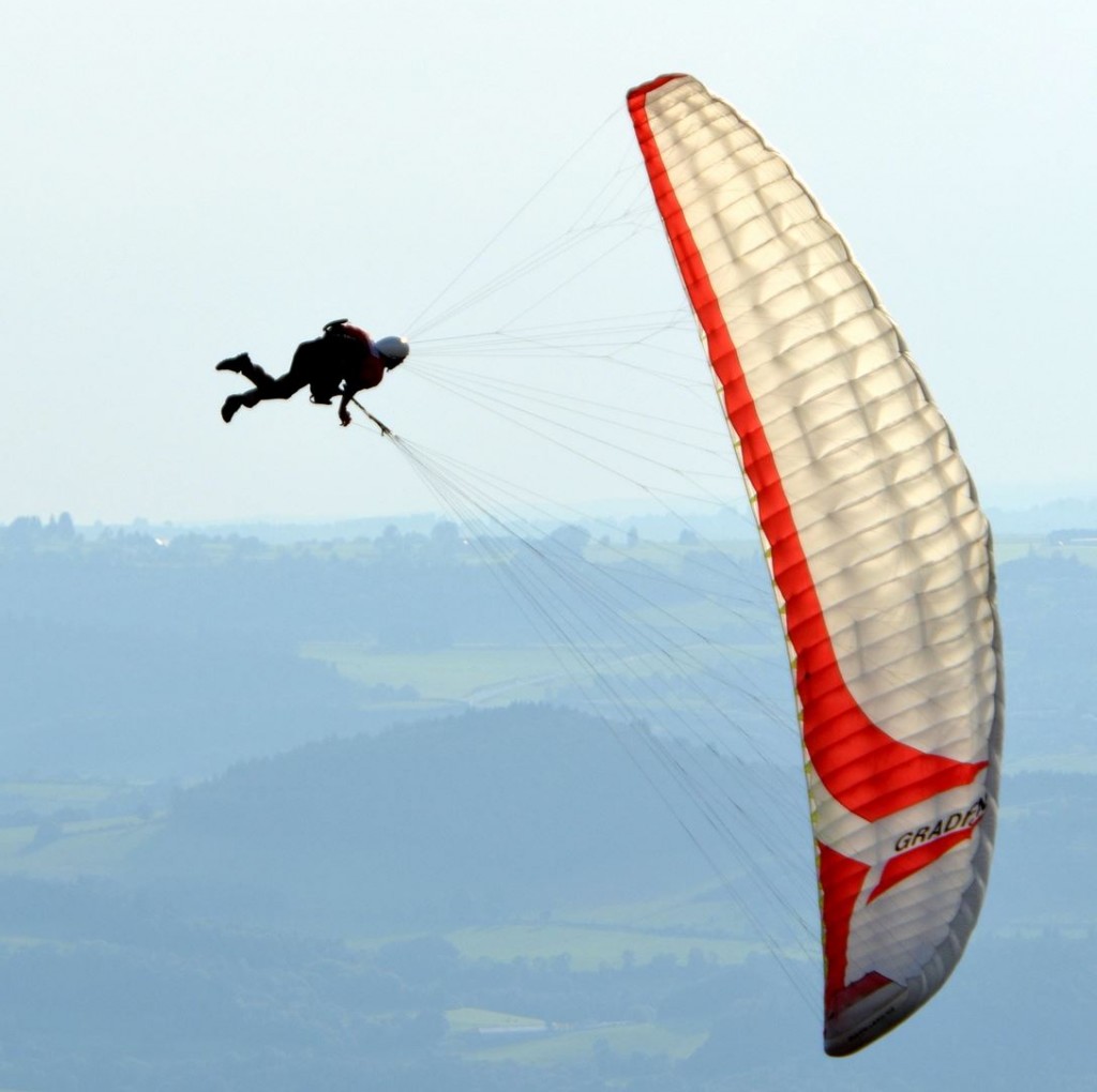 acrobatie d'un moniteur en vol