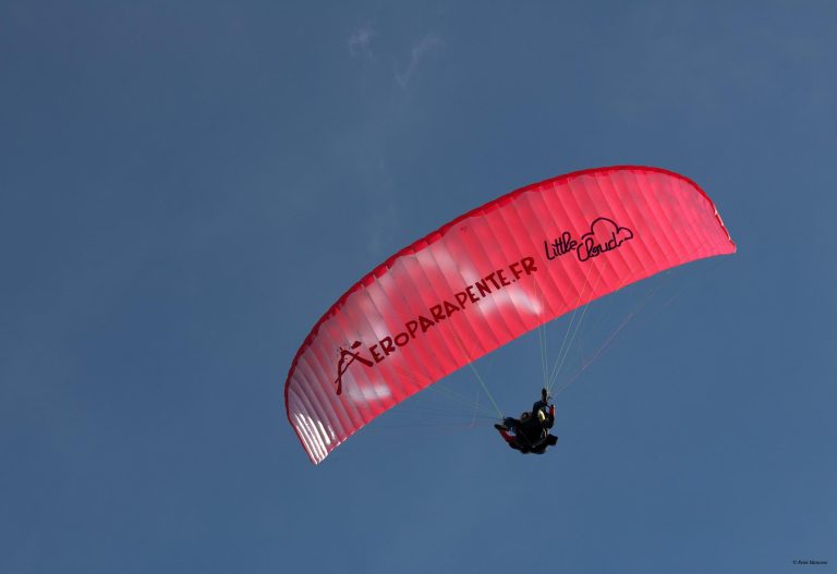 biplace dans le ciel