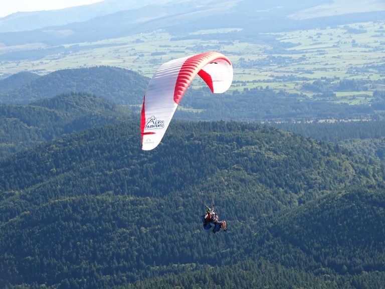 parapente devant sancy